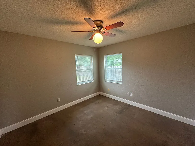 1199 Lawrence Ave — Photo 12