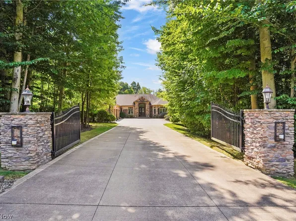3021 Rainbow Ln, Richfield, OH 44286
