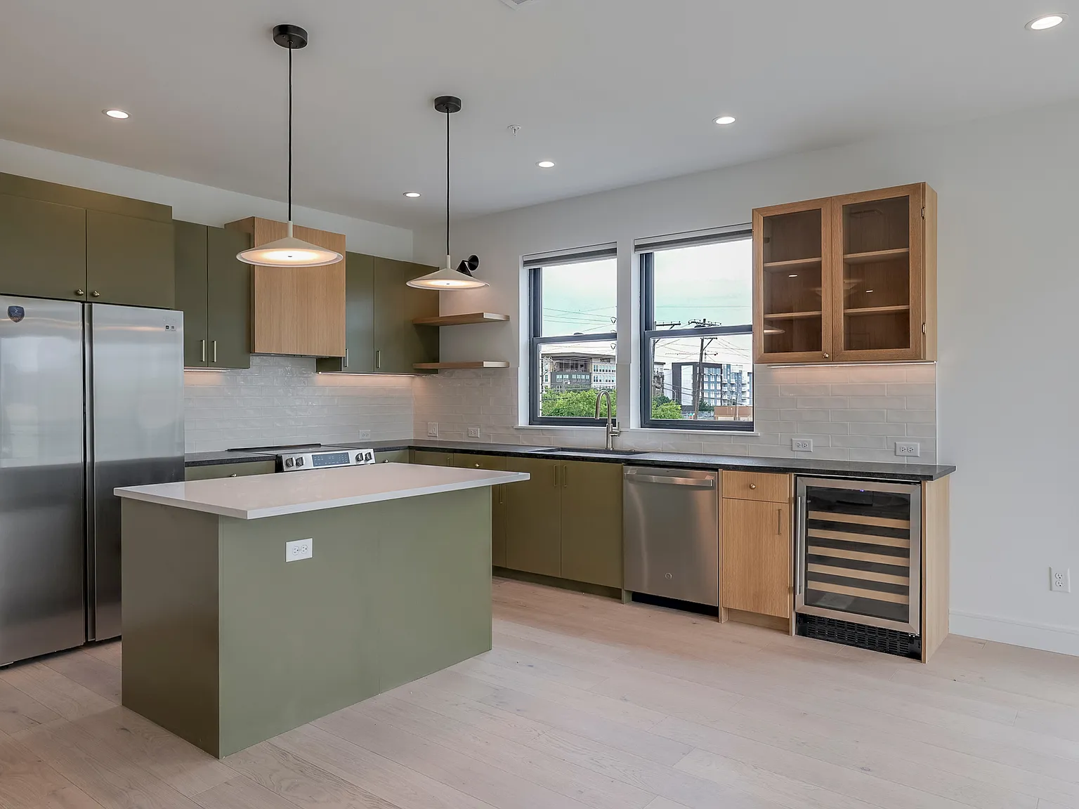 2 bed, 1650 sqft, $3,300 — Photo 2