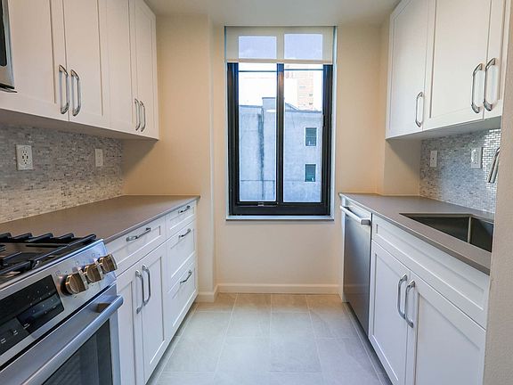 4th image of 180 W 20th St APT 7N