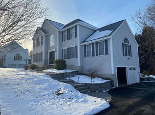 17 Bradford Cir, Hudson, NH 03051