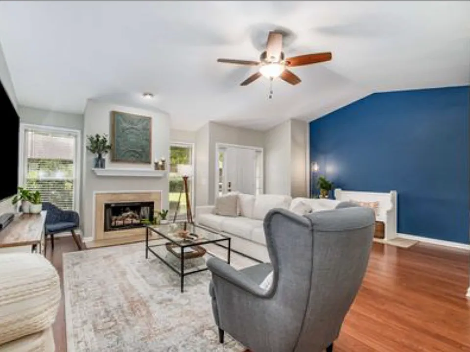 228 Highland Villa Cir