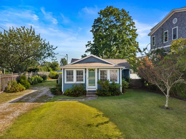 6 College Street, Old Saybrook, CT 06475