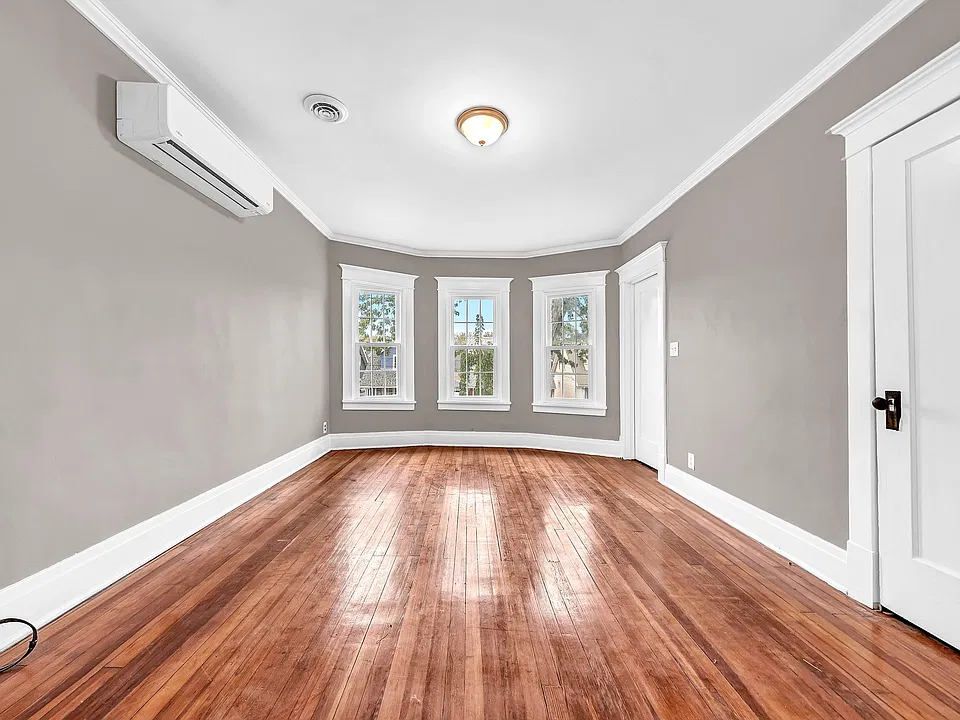 93 Strathmore Ave #B