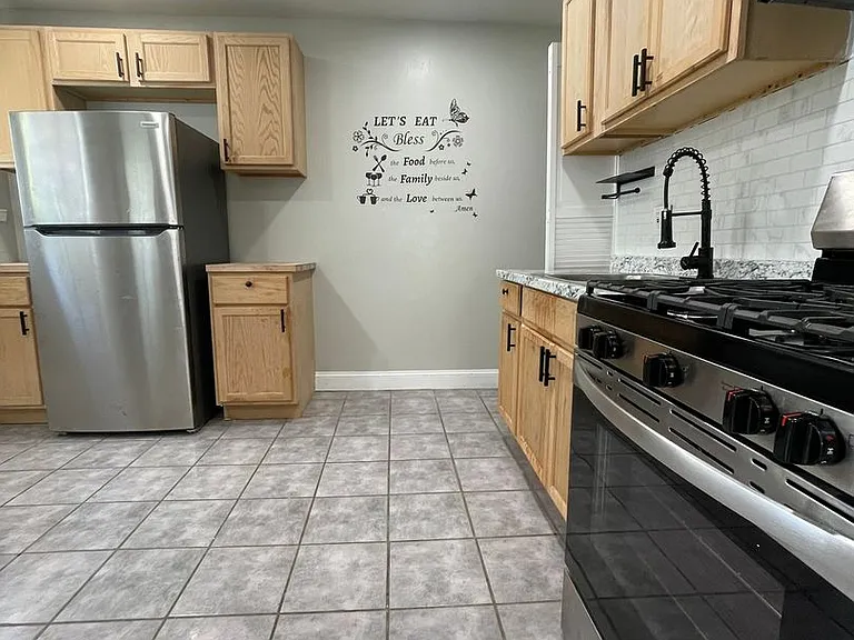 18503 Riopelle St — Photo 2