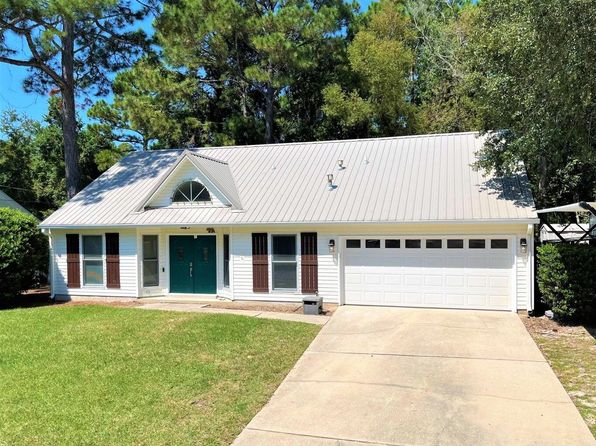 26 Neptune Dr, Mary Esther, FL 32569