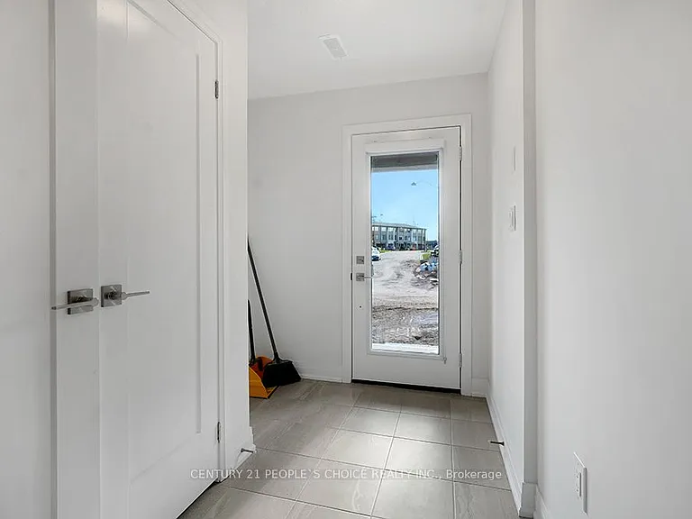 32 Humberstone Dr — Photo 24