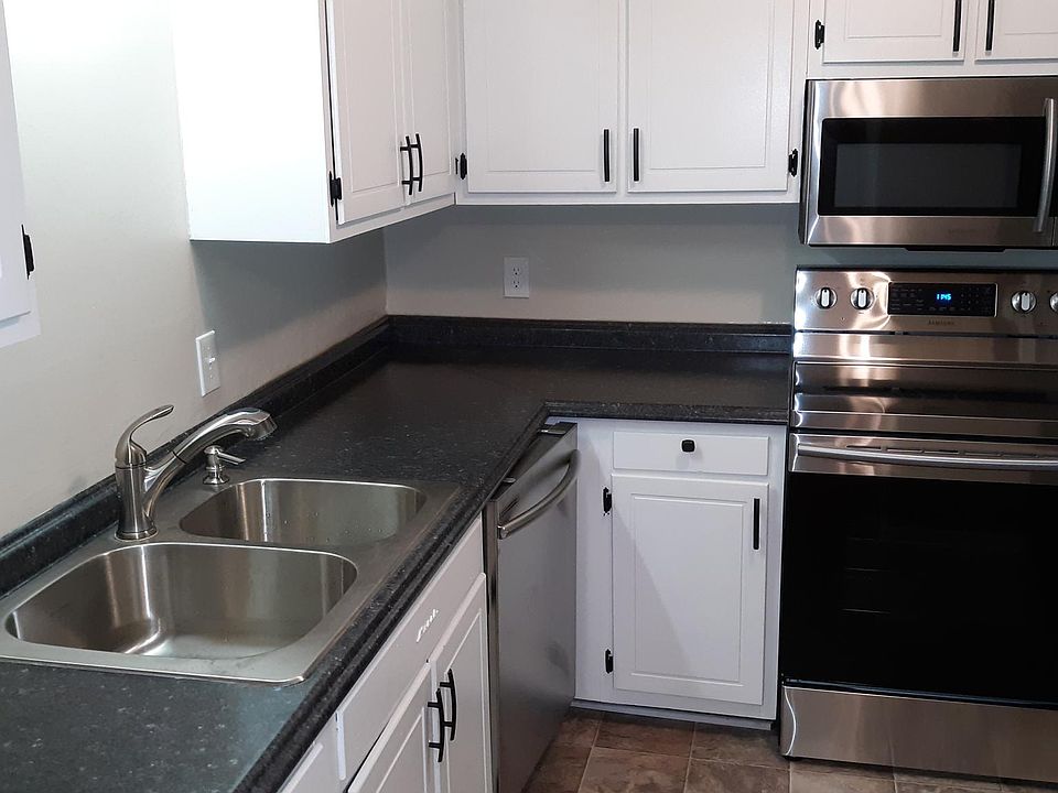 Full Kitchen includes built in microwave and dishwasher