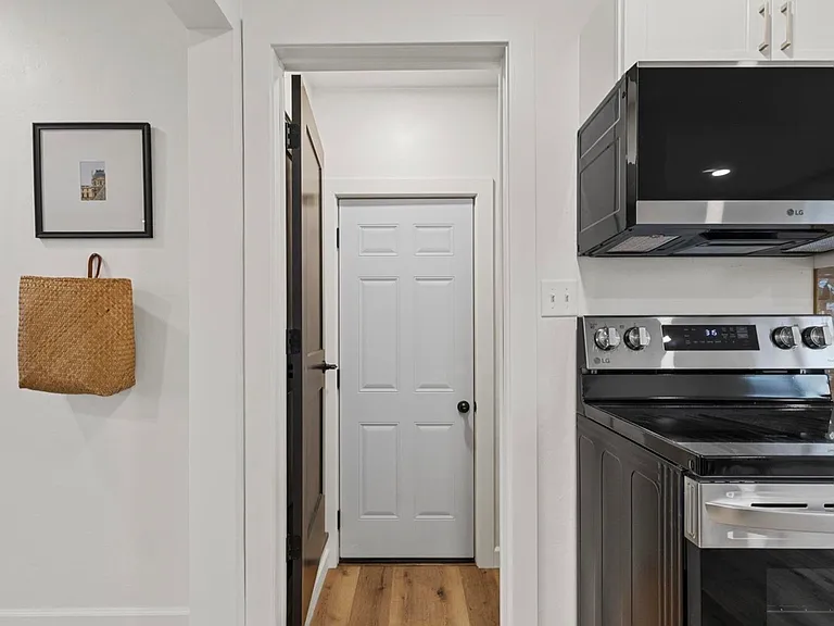 1229 Desnoyers St — Photo 10