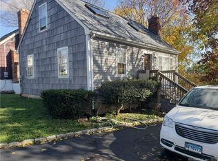 90 Hillcrest Rd, Bridgeport, CT 06606