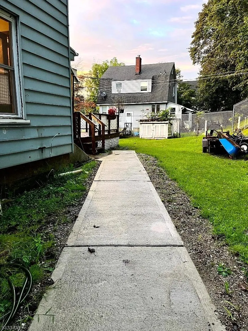 3 bed, 1.5 bath, 1800 sqft, $2,500 — Photo 4