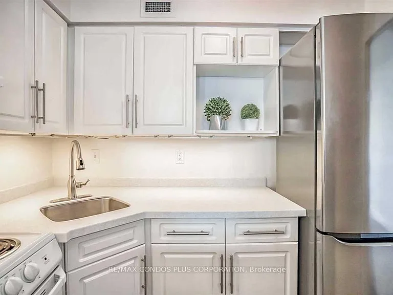 720 Spadina Ave #1011 — Photo 10