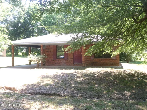 1268 Nell St, Charleston, MS 38921