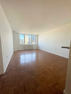 Rented by Addison Property Group | media 10