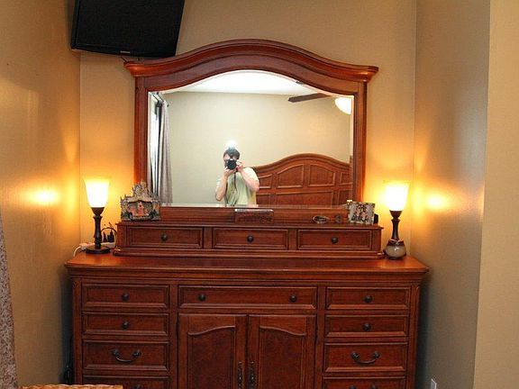 large nook in larger bedroom