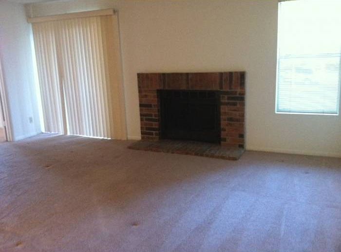 Living Room/Fireplace