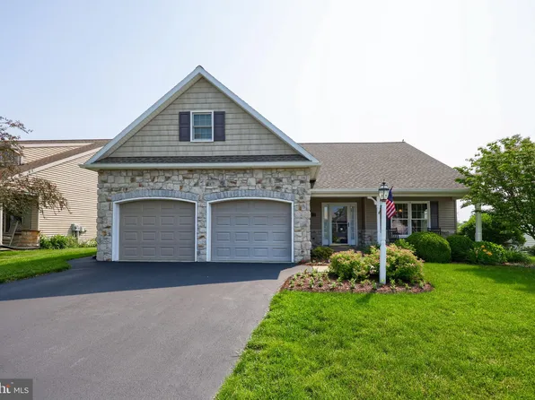 972 Cambridge Dr, Manheim, PA 17545