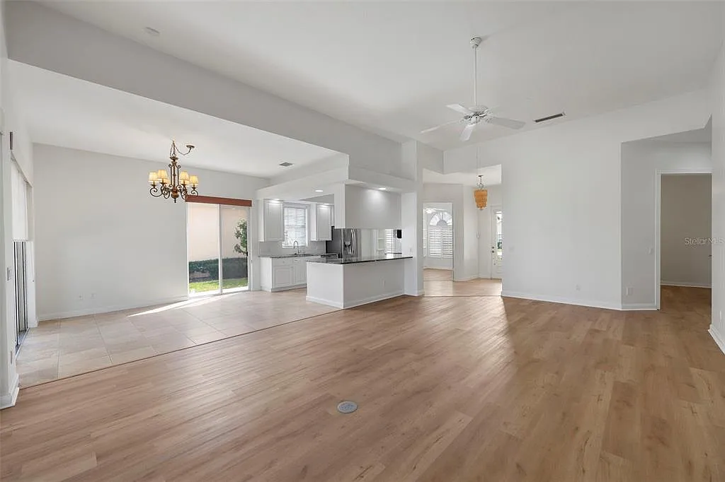 3 bed, 2.0 bath, 2008 sqft, $3,800 — Photo 3