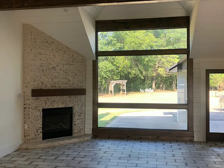 461 Silver Ln — Photo 5
