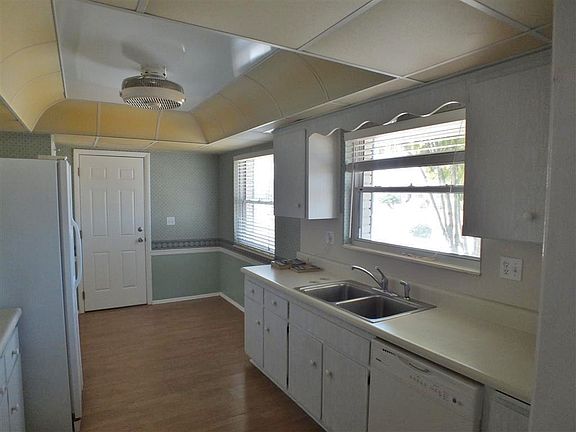 4th image of 1502 Danbury Dr