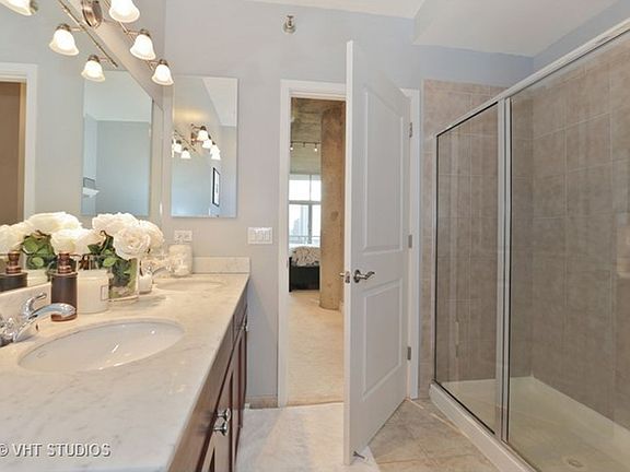 5th image of 700 N Larrabee St APT 1211