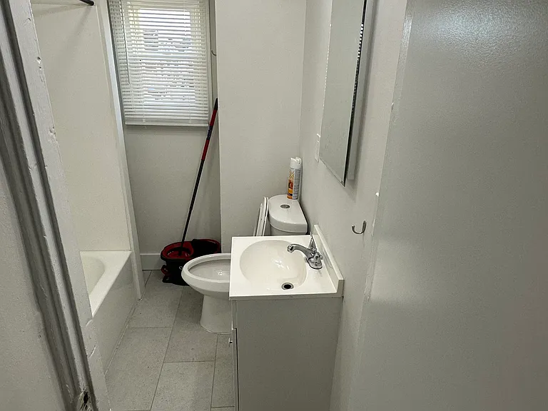 164 Hanover St #2 — Photo 9