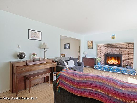 5th image of 7 Woodland Circle