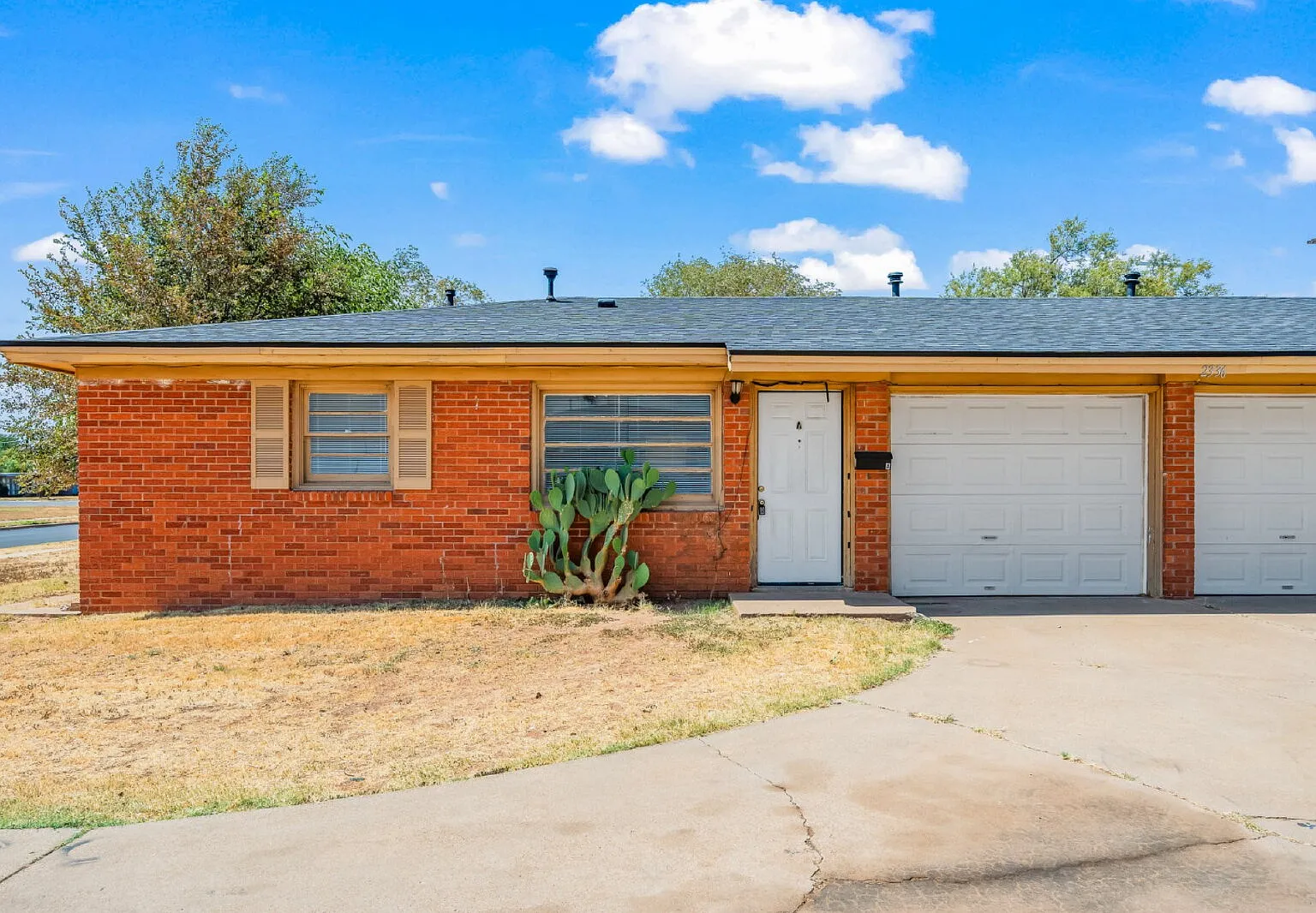 2 bed, 1.0 bath, 839 sqft, $850 — Photo 1