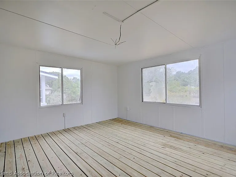 199 E Camphor St — Photo 31