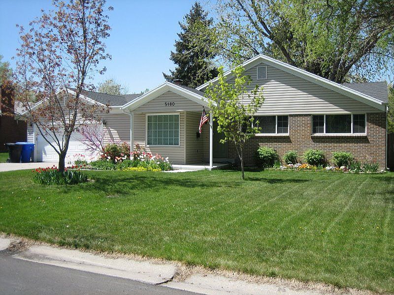 Great curb appeal - lots of tulips and easy maintenance
