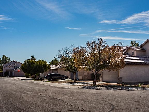 5th image of 3814 N 106th Dr