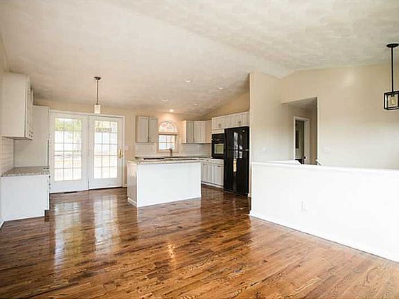 4th image of 21 Lawnacre Dr