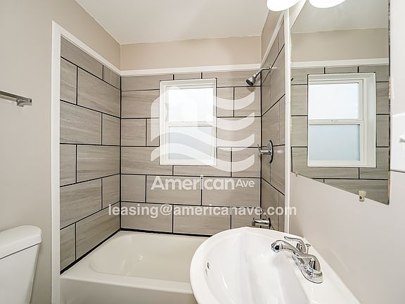 3rd image of 1157 E Archwood Ave