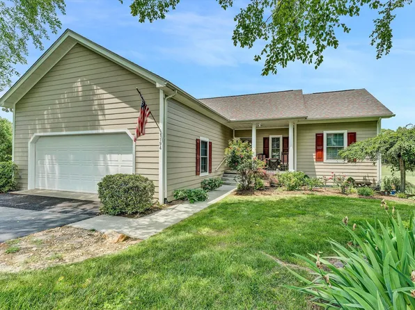 1194 Joffrey Dr, Huddleston, VA 24104