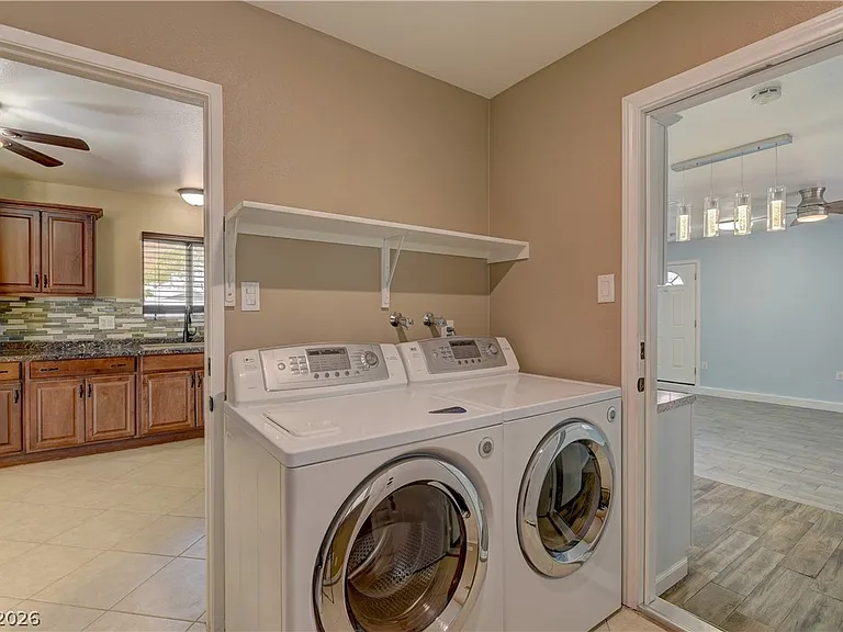 3896 Acapulco Ave — Photo 16