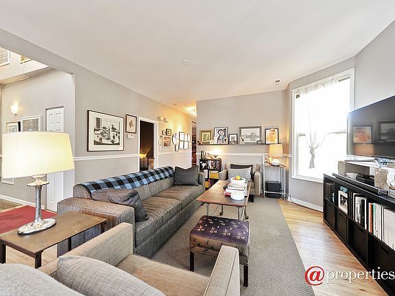 Living Room - 2nd floor / Duplex-up