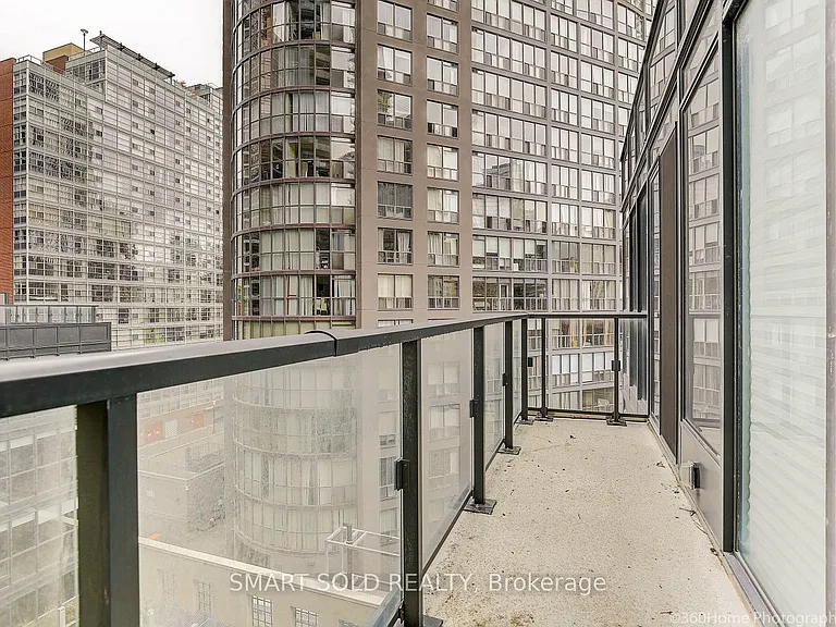 955 Bay St #607 — Photo 17