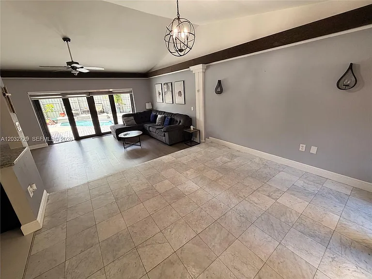 20451 NE 10th Pl — Photo 13