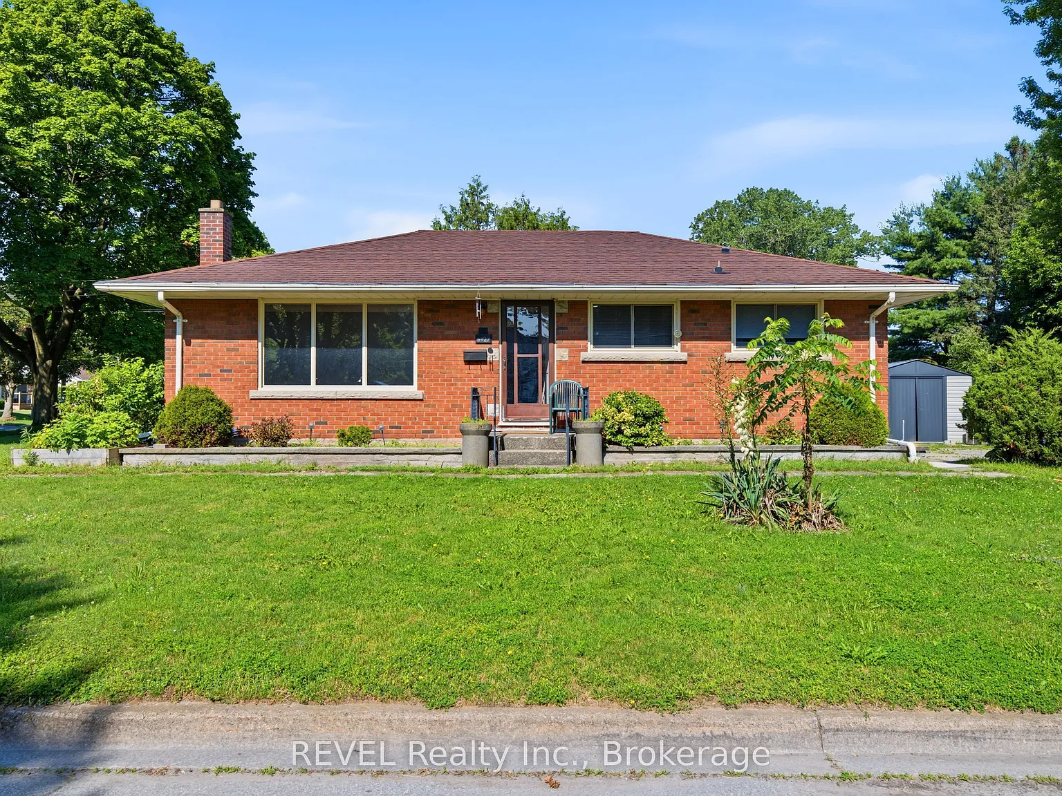 3 bed, $2,100 — Photo 1