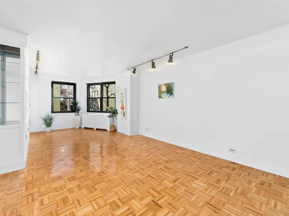 245 East 25th Street image 4 of 13