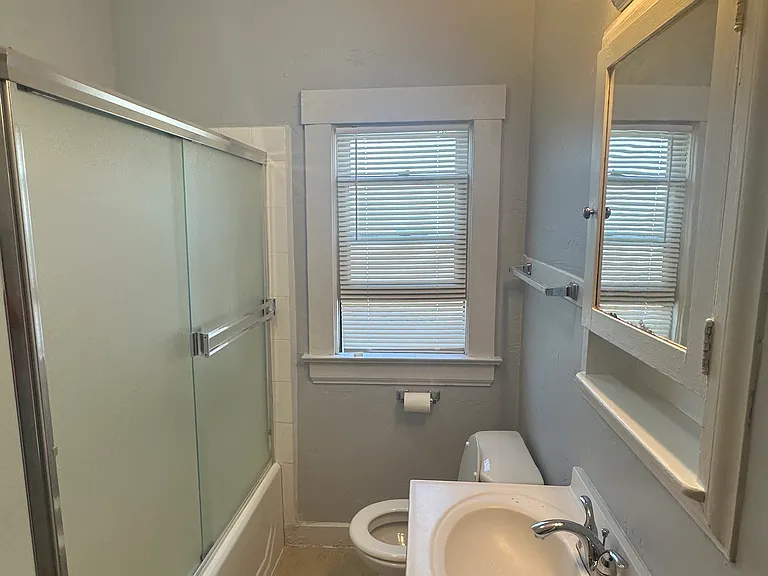 702 Alameda St — Photo 3