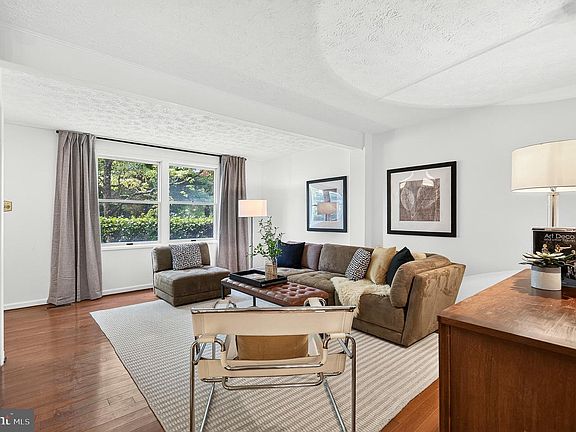 3rd image of 2123 Preston Square Ct