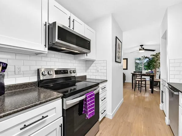 109 SW Stanley Ave #D, Okotoks, AB T1S 1H8