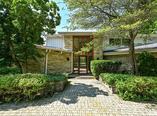9467 N Fairway Cir, Bayside, WI 53217