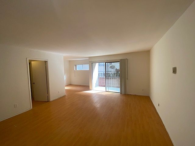 1st image of 11920 Mayfield Ave APT 2