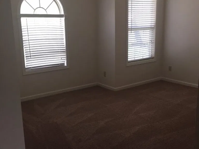 572 Hadlow St — Photo 14