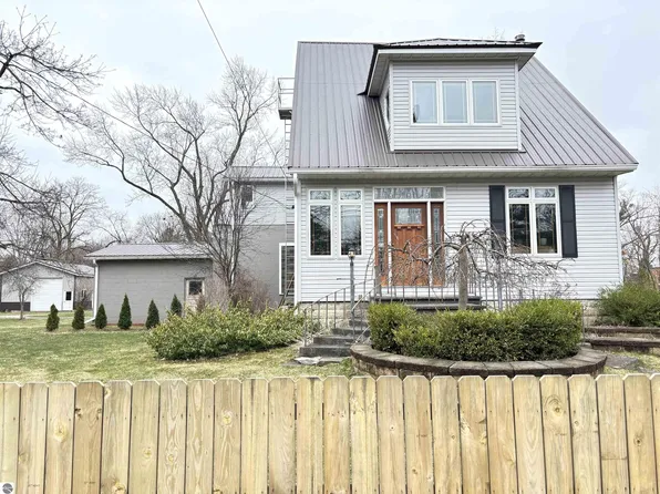 1318 E Broadway St, Mount Pleasant, MI 48858