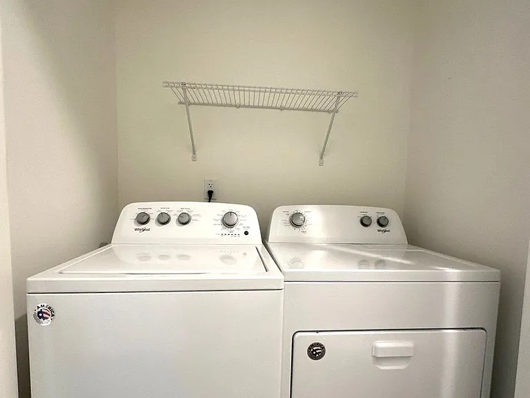 Overton Square Flat Now Available for lease @ 78 N. Rembert! — Photo 10