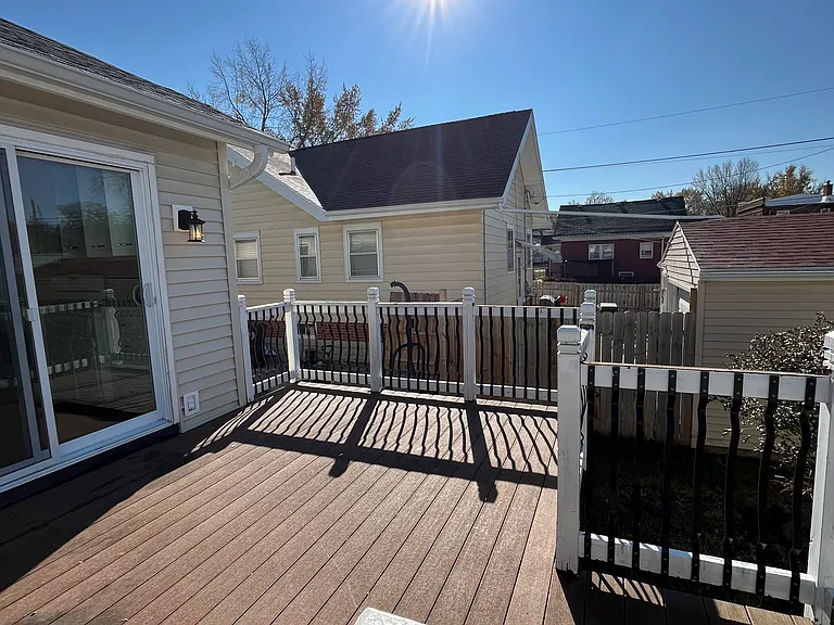 806 Marsh St — Photo 2
