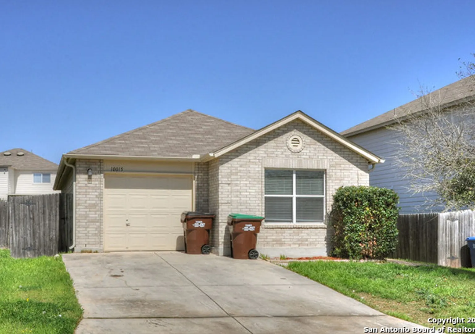 3 Bedroom 2 bath Sunset Subdivision — Photo 1
